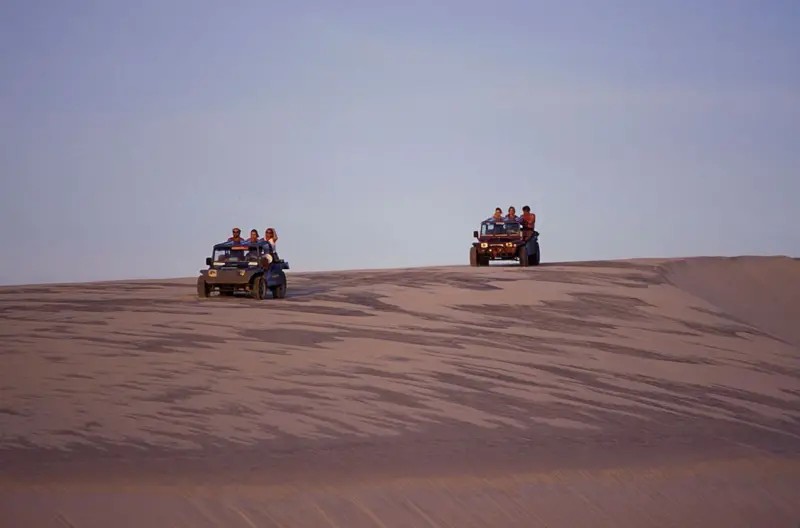 Carros na areia e ‘sumiço’ de duna: como paraíso turístico de Jericoacoara virou líder em infrações ambientais